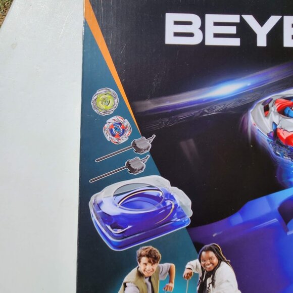 NEW Beyblade X Drop Attack Battle Set with Beystadium Arena 2 Takara Tomy Tops & - Picture 10 of 10